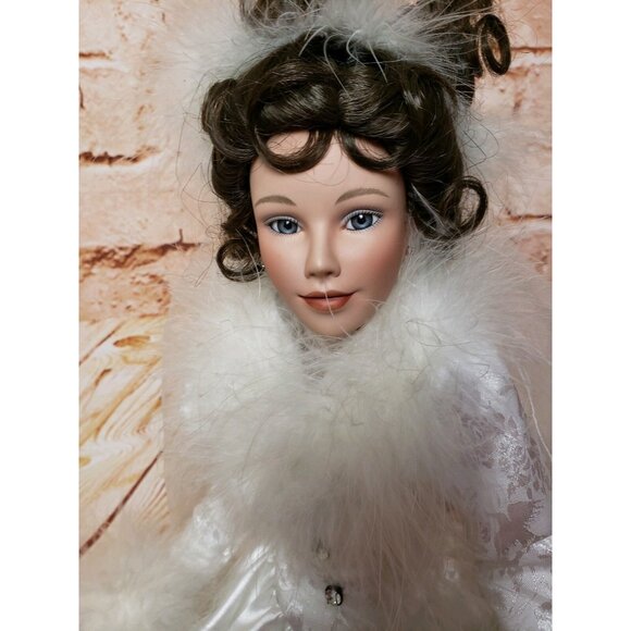 Ashton Drake 1996 "Winter Romance" Bride Doll / Sandra Bilotto Porcelain Doll - Picture 10 of 10